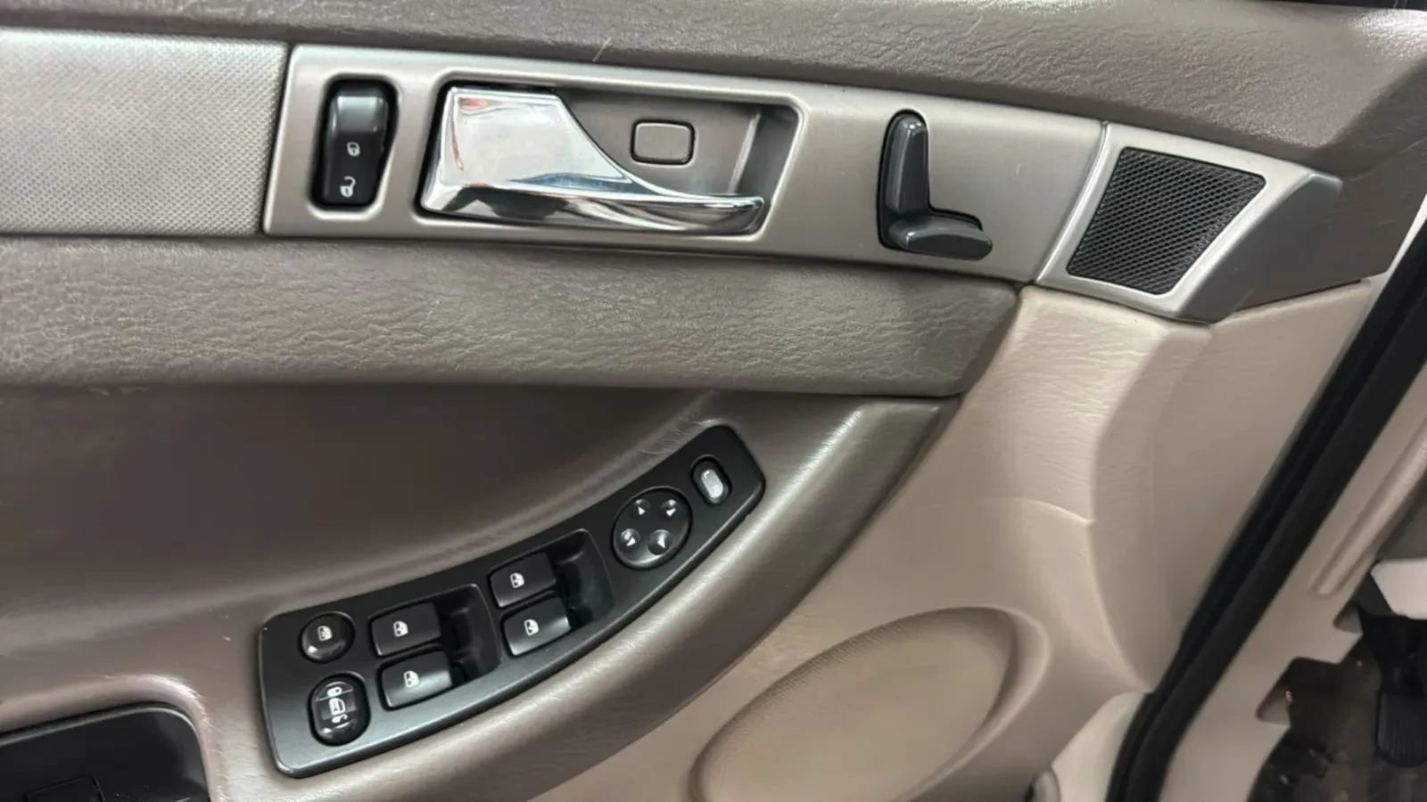 Used 2005 Chrysler Pacifica 2WD image 15