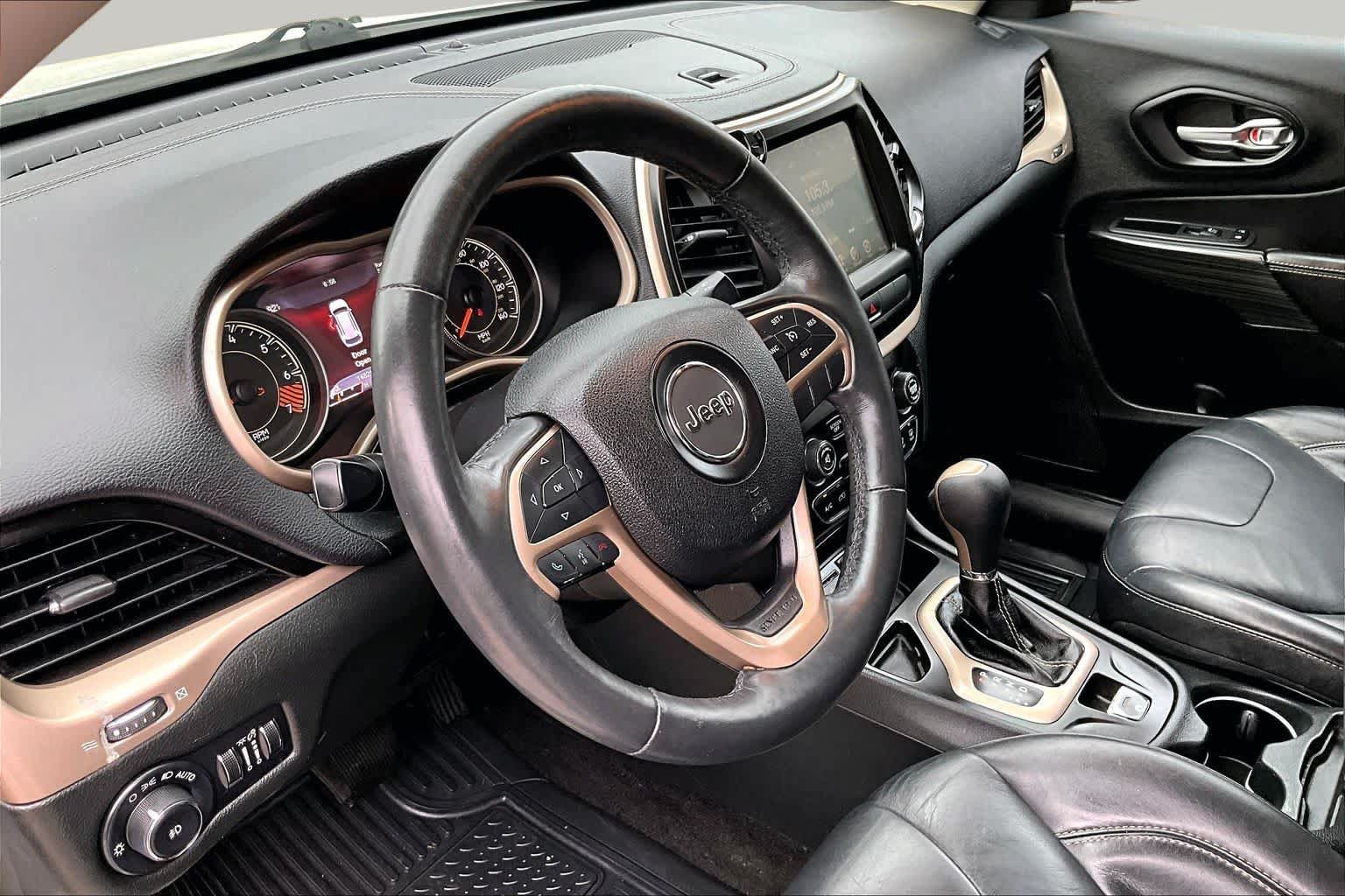 Used 2015 Jeep Cherokee Limited FWD image 17