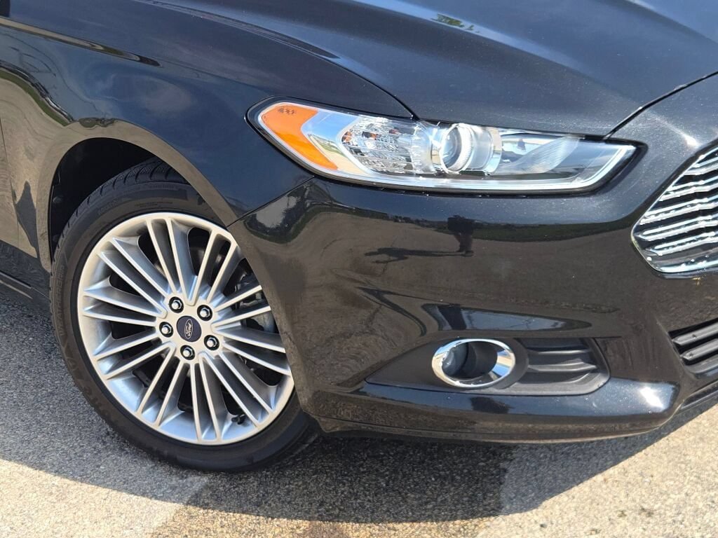 Used 2014 Ford Fusion SE w/ Equipment Group 202A FWD image 3