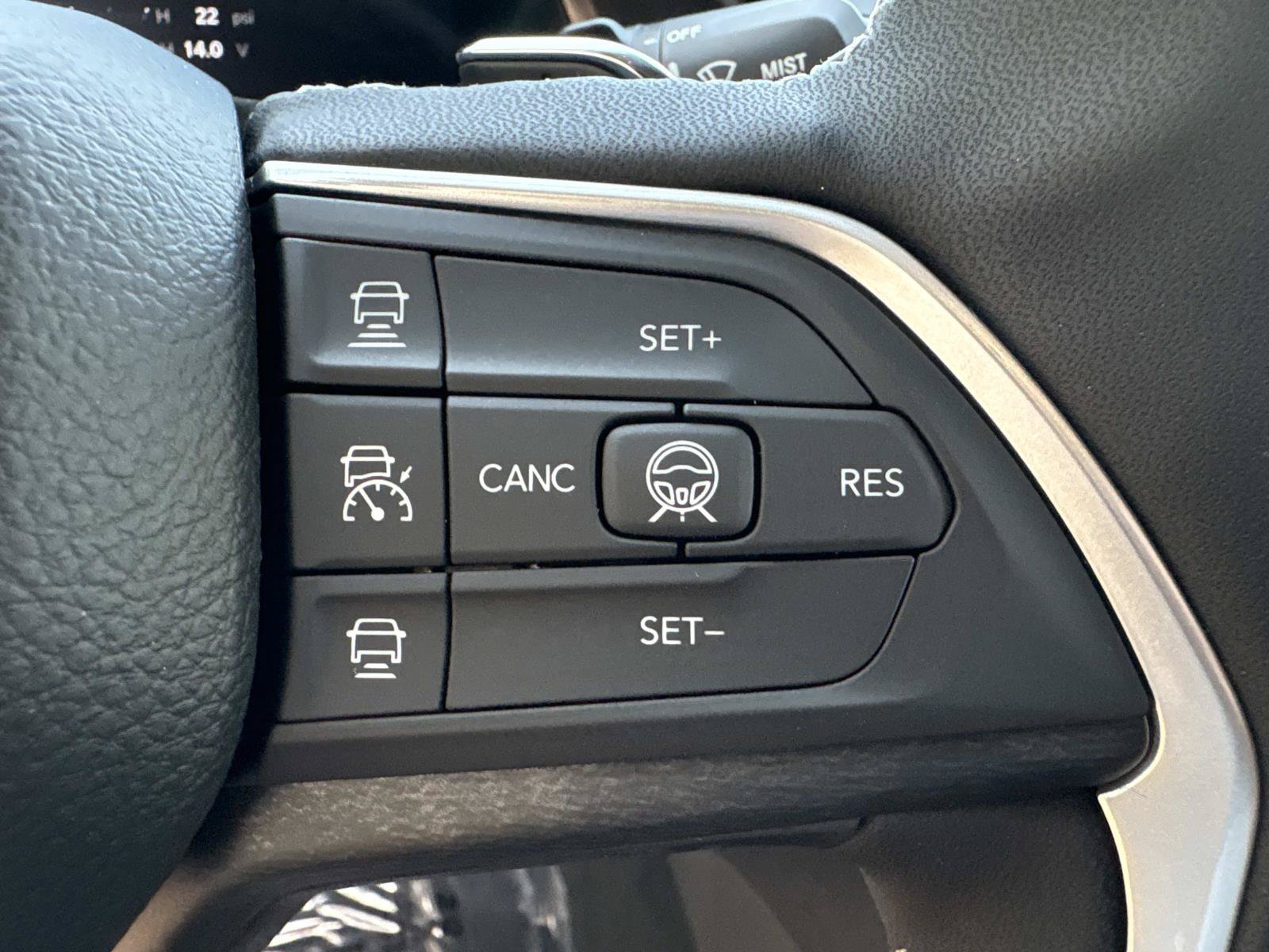 New 2027 Jeep Grand Cherokee Altitude RWD image 28