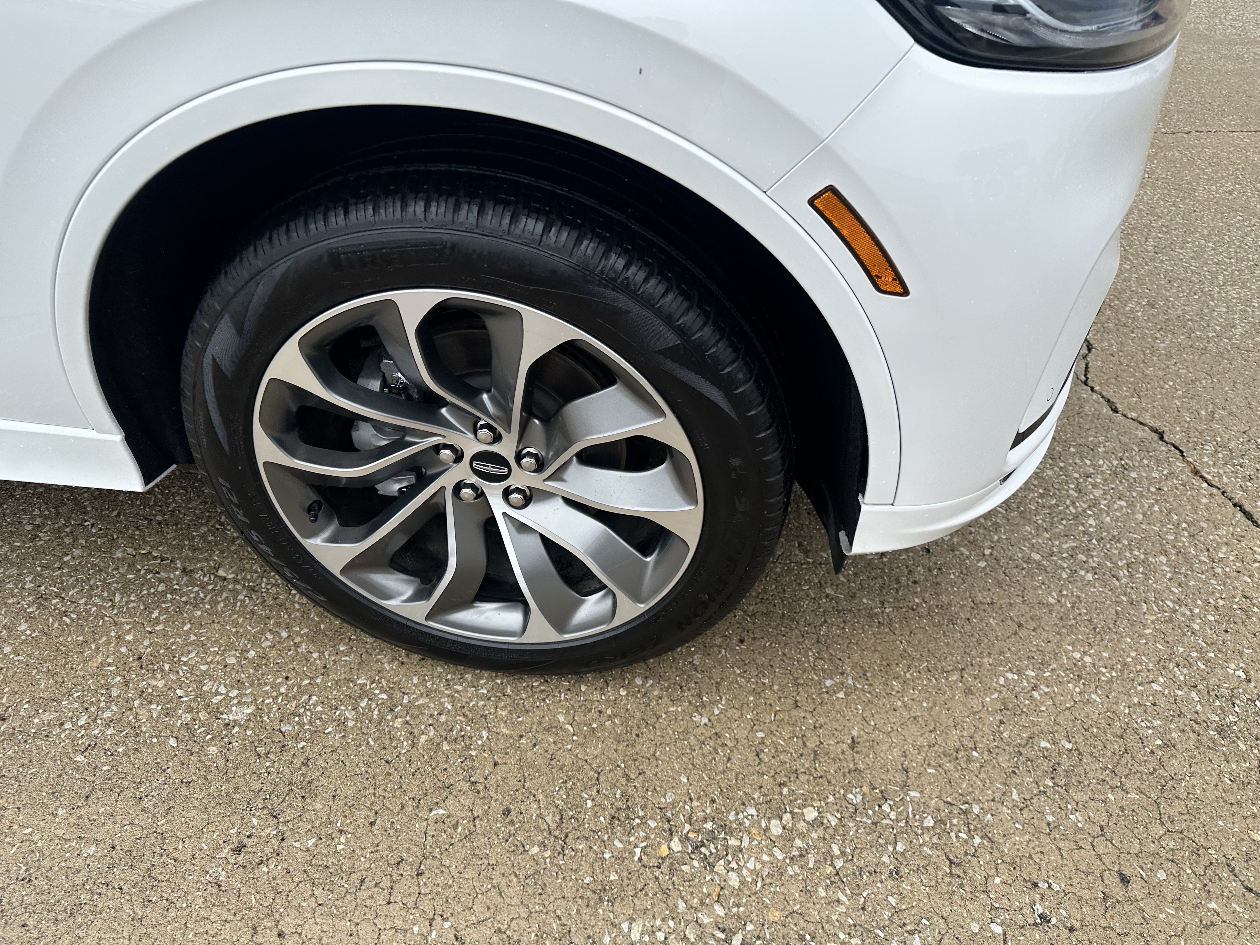 Used 2026 Lincoln Aviator AWD w/ Jet Appearance Package image 2
