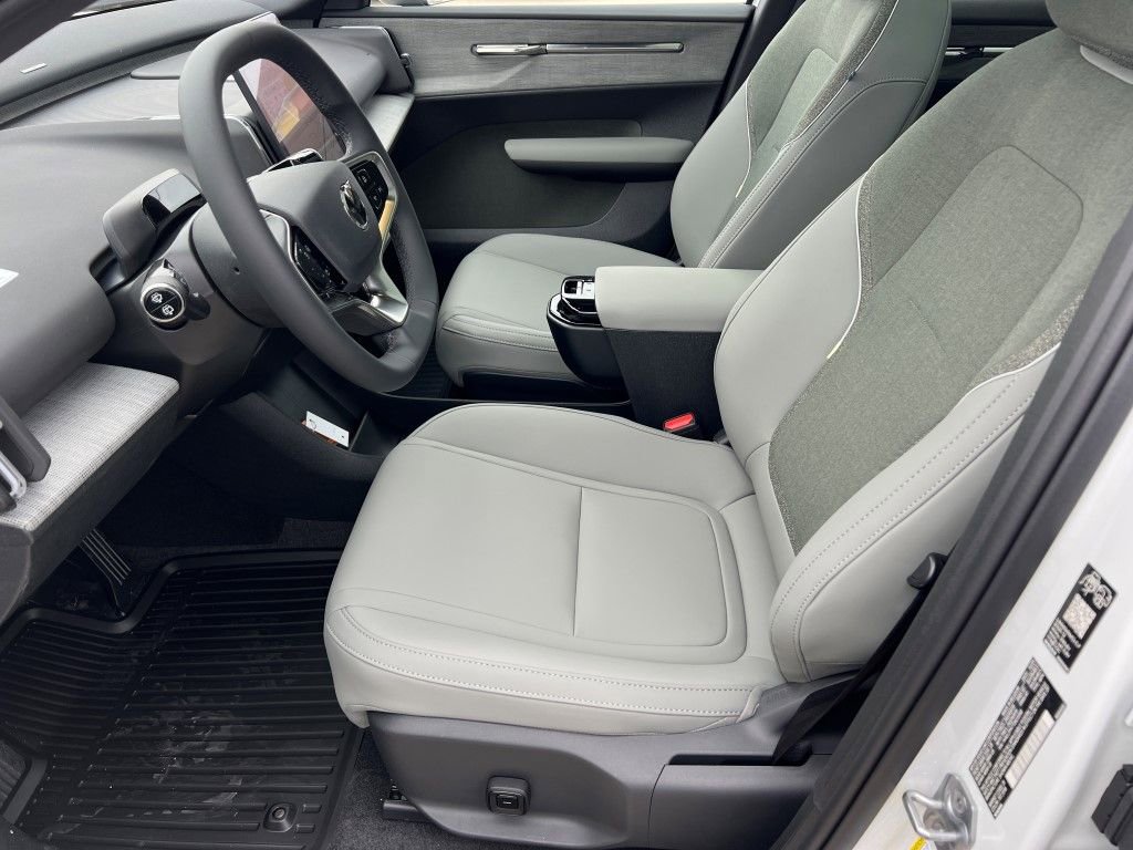New 2026 Volvo EX30 Plus w/ Protection Package image 15