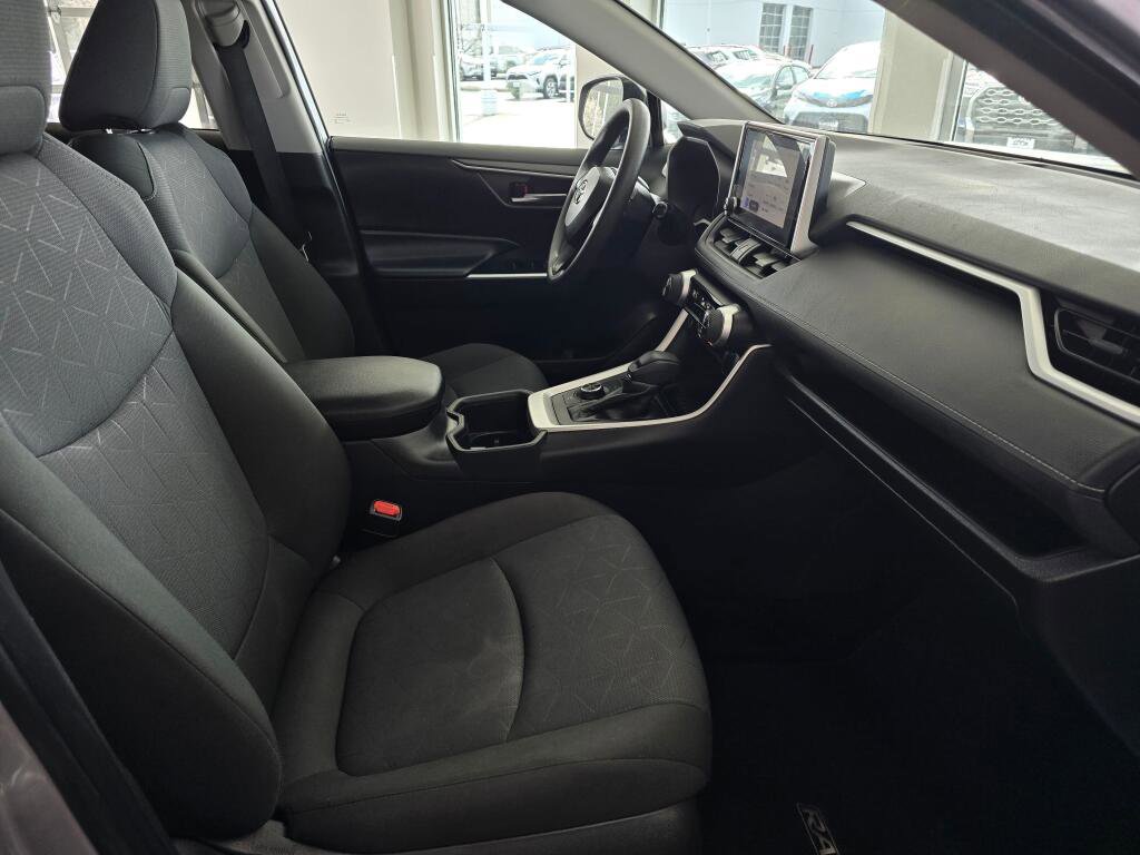 Used 2025 Toyota RAV4 XLE image 44