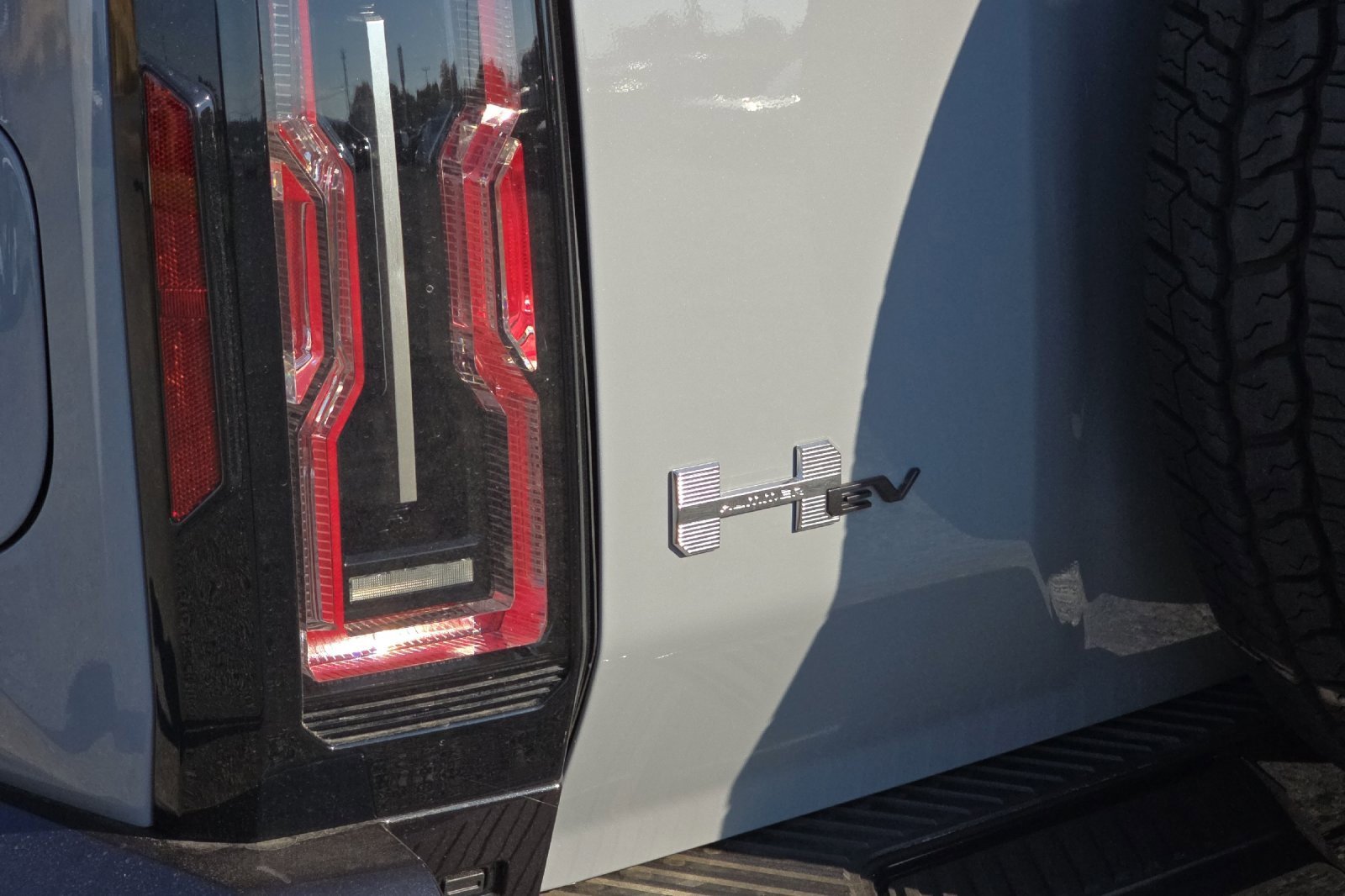 New 2026 GMC Hummer EV SUV w/ LPO, Sport Package image 32