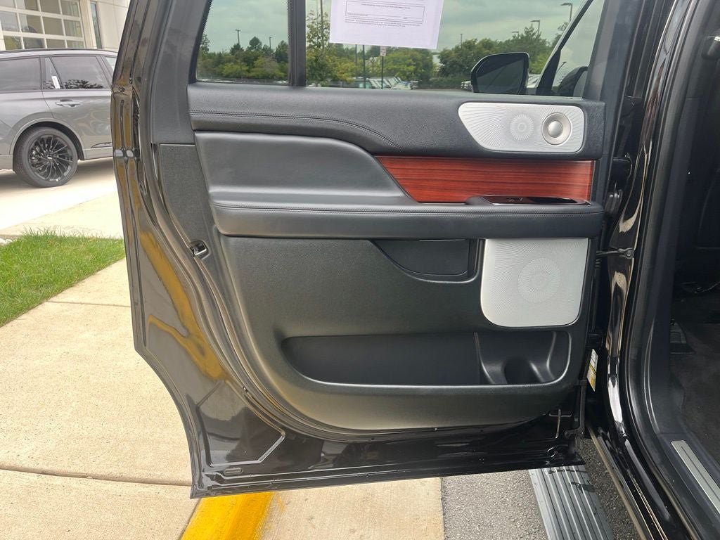 Certified 2024 Lincoln Navigator L Reserve AWD/4WD image 20