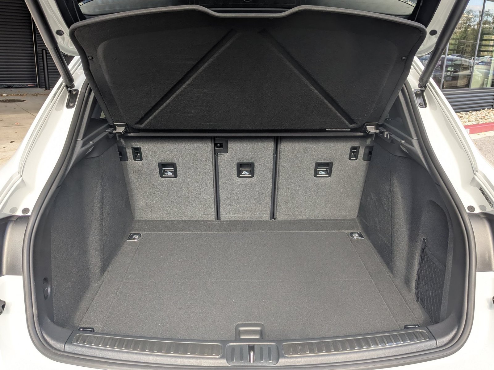 Certified 2026 Porsche Macan AWD/4WD image 23