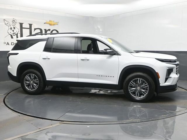 Used 2025 Chevrolet Traverse LT image 50