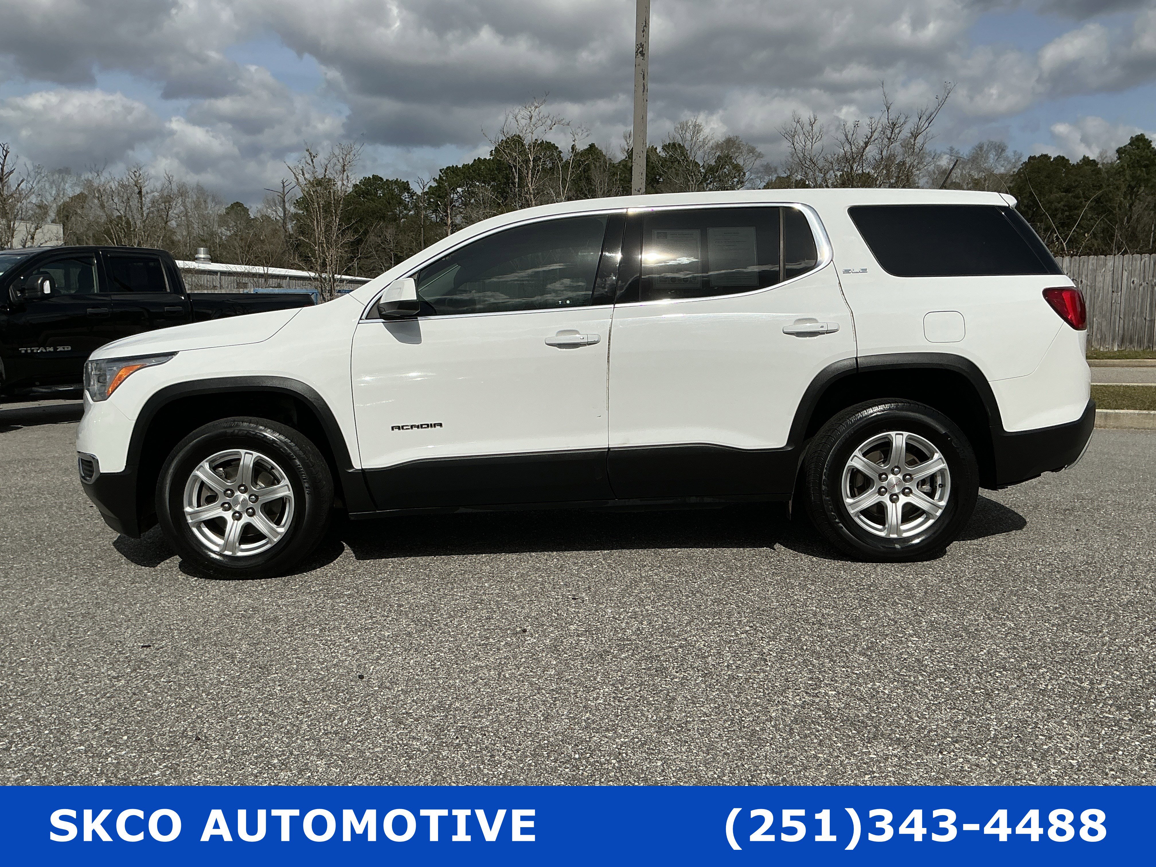 Used 2019 GMC Acadia SLE image 2