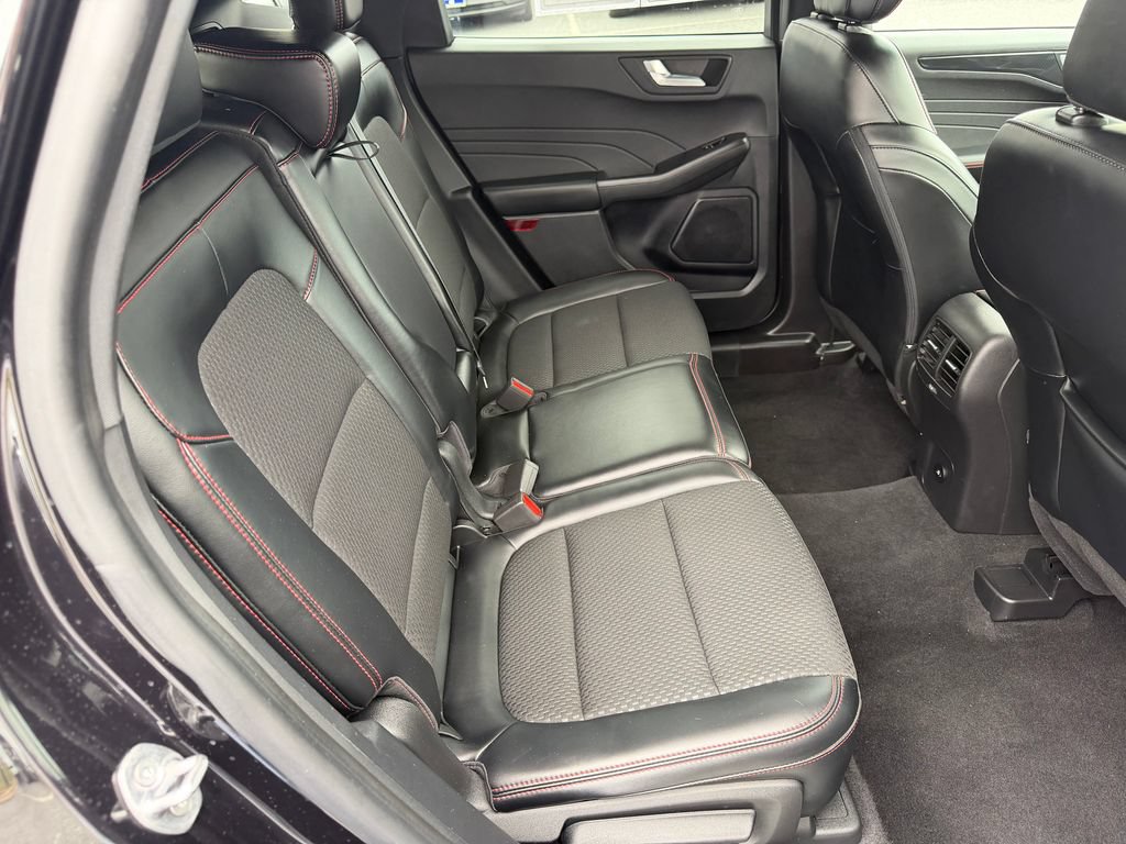 Used 2023 Ford Escape ST-Line Select AWD/4WD image 17