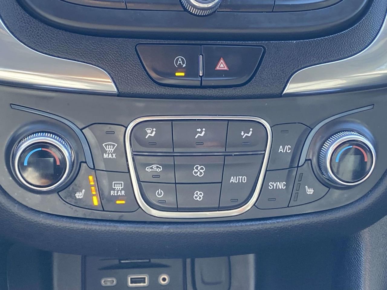 Used 2023 Chevrolet Equinox LT image 27