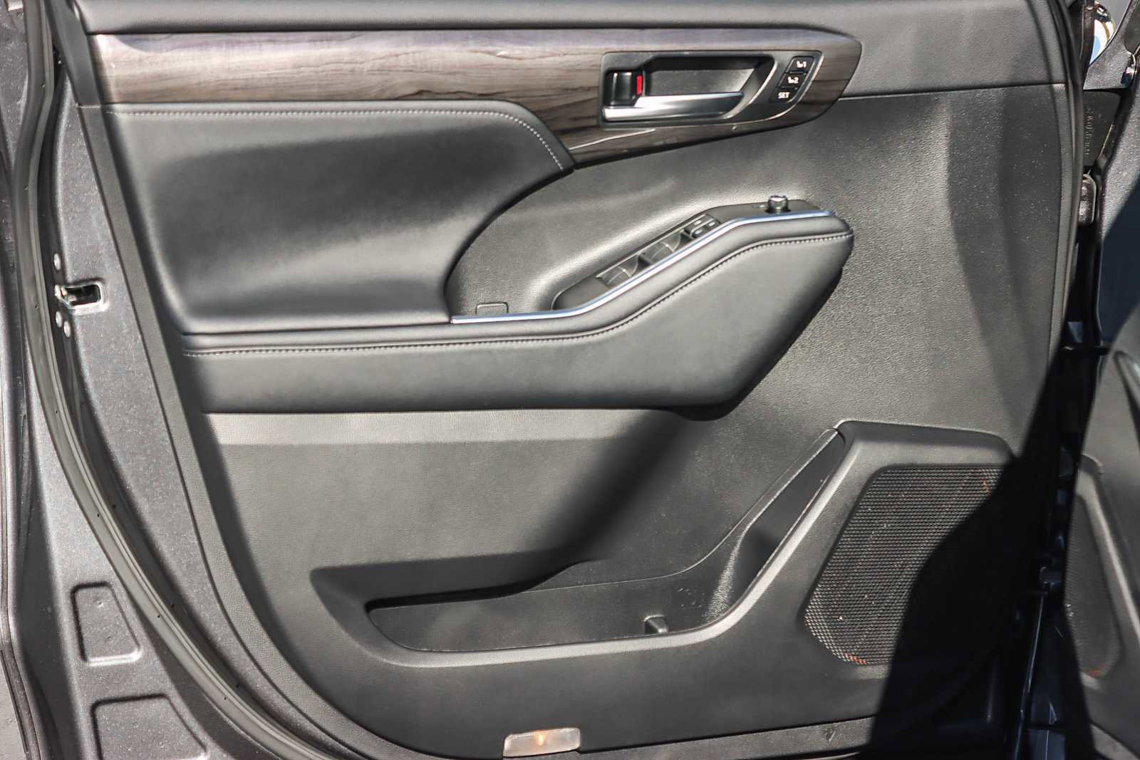 Used 2023 Toyota Highlander Platinum image 20