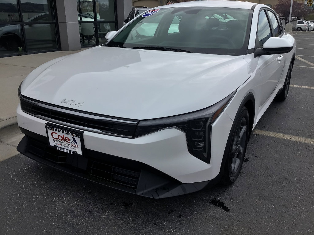 Used 2025 Kia K4 LXS image 2