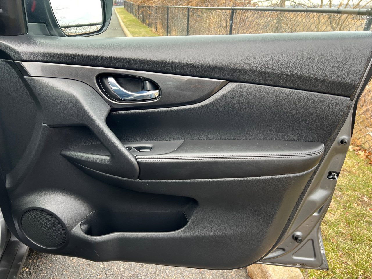 Used 2018 Nissan Rogue S image 15