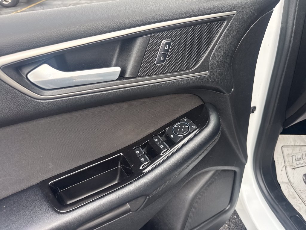 Used 2015 Ford Edge SEL FWD image 24