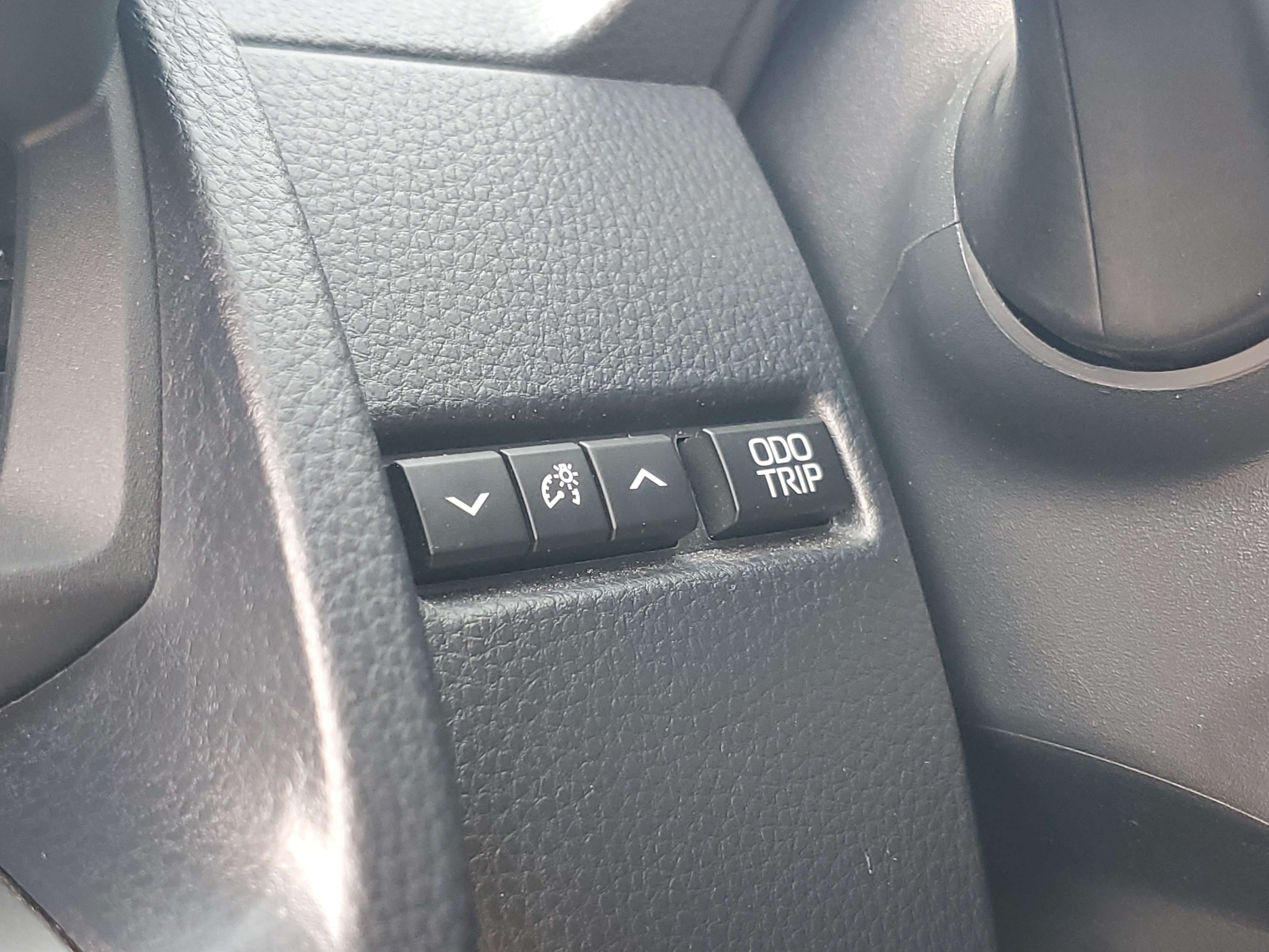 Certified 2025 Toyota Prius LE FWD image 21