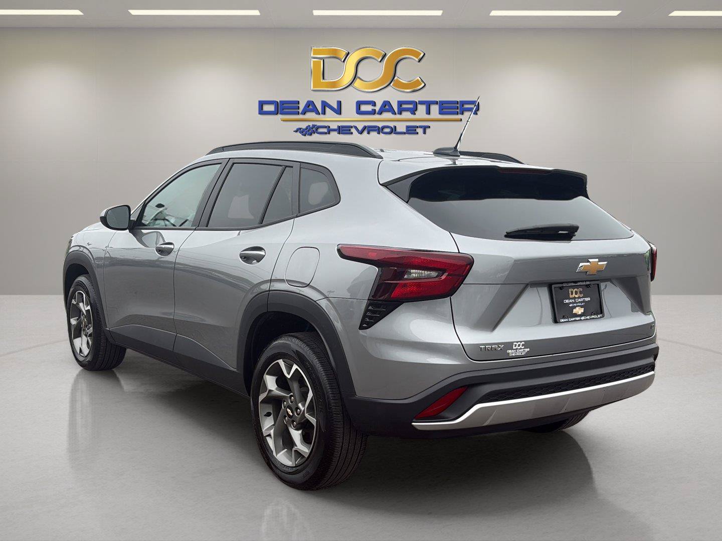 Used 2025 Chevrolet Trax LT w/ LT Convenience Package FWD image 3