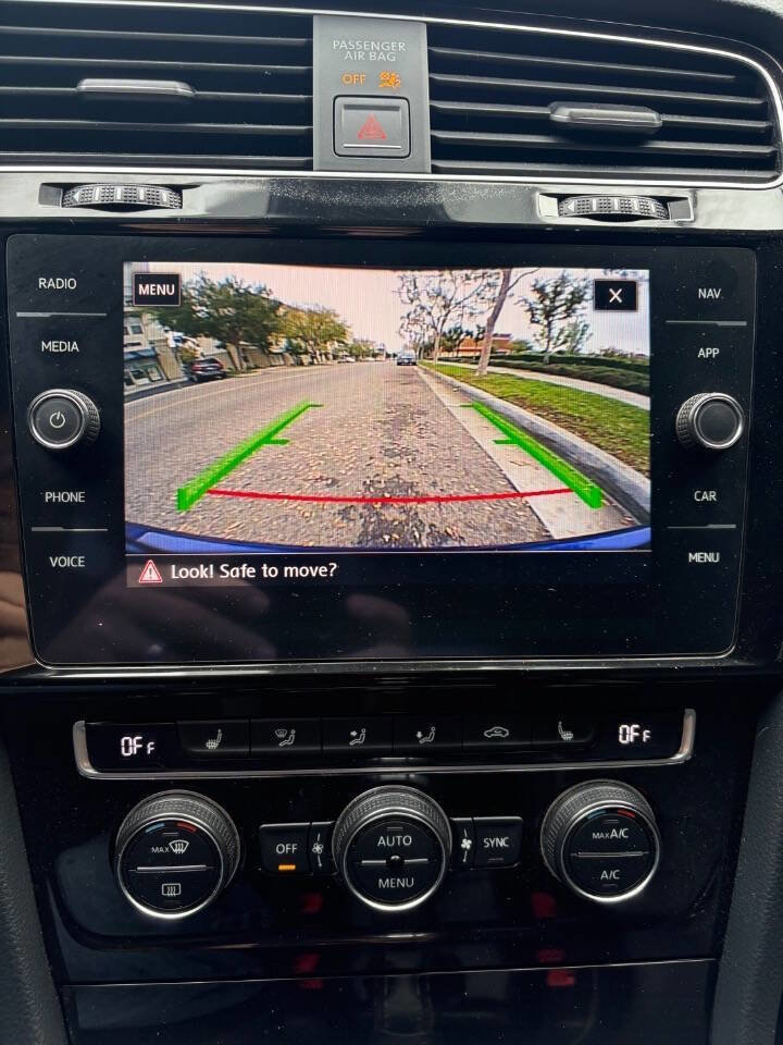 Used 2018 Volkswagen Golf R 4-Door image 11