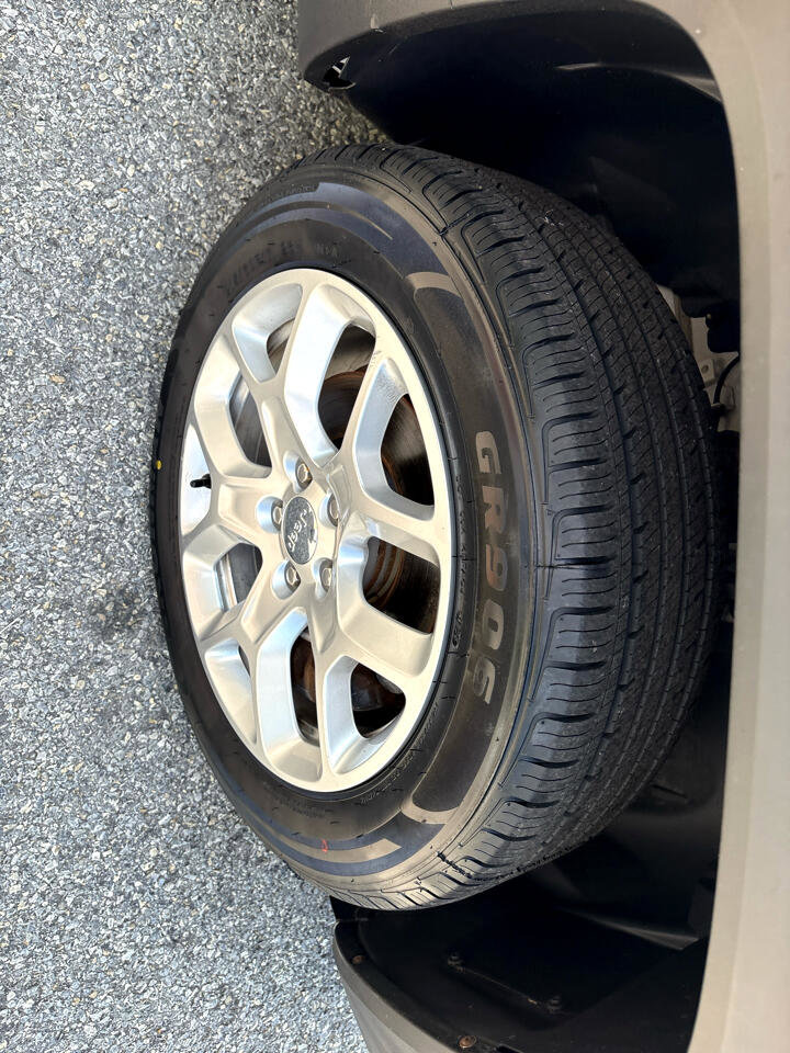 Used 2016 Jeep Renegade Latitude w/ Popular Equipment Group image 16