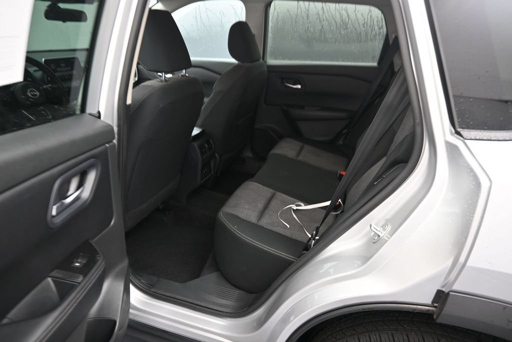 Used 2024 Nissan Rogue SV FWD image 17