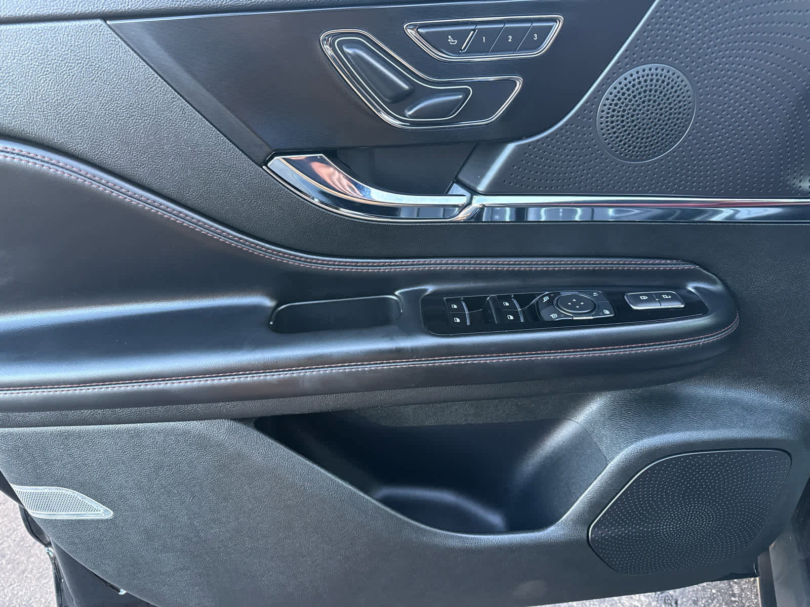 Used 2023 Lincoln Corsair Reserve w/ Equipment Group 201A image 10