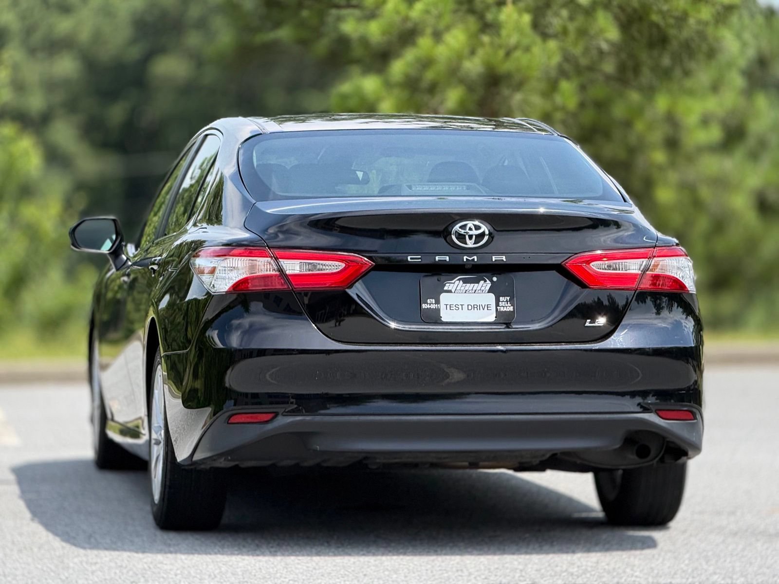 Used 2018 Toyota Camry LE FWD image 5