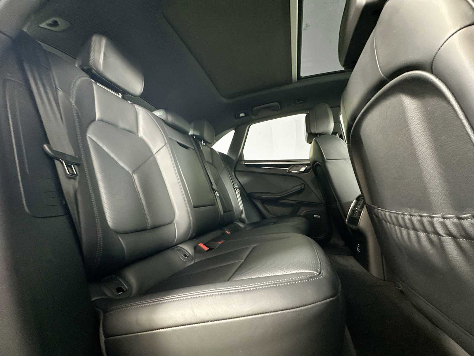 Certified 2025 Porsche Macan image 25