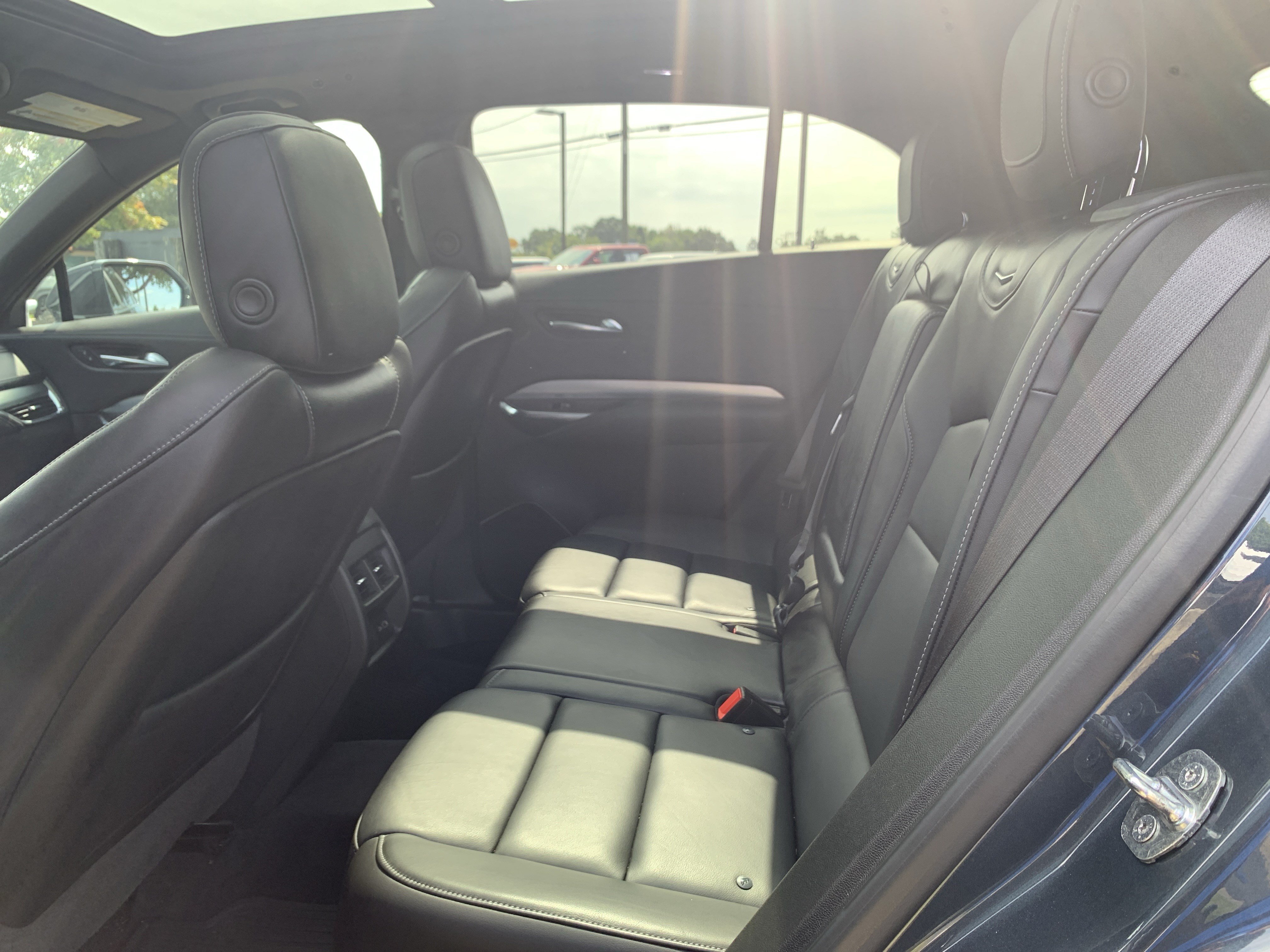 Used 2019 Cadillac XT4 Premium Luxury w/ Technology Package FWD image 32