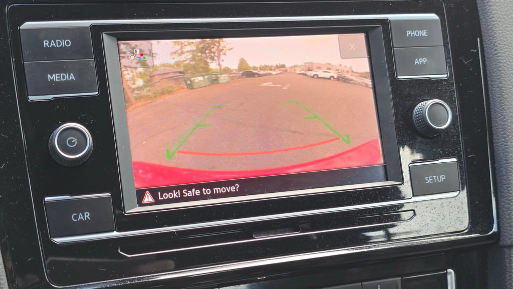 Used 2018 Volkswagen Golf 4-Door FWD image 32