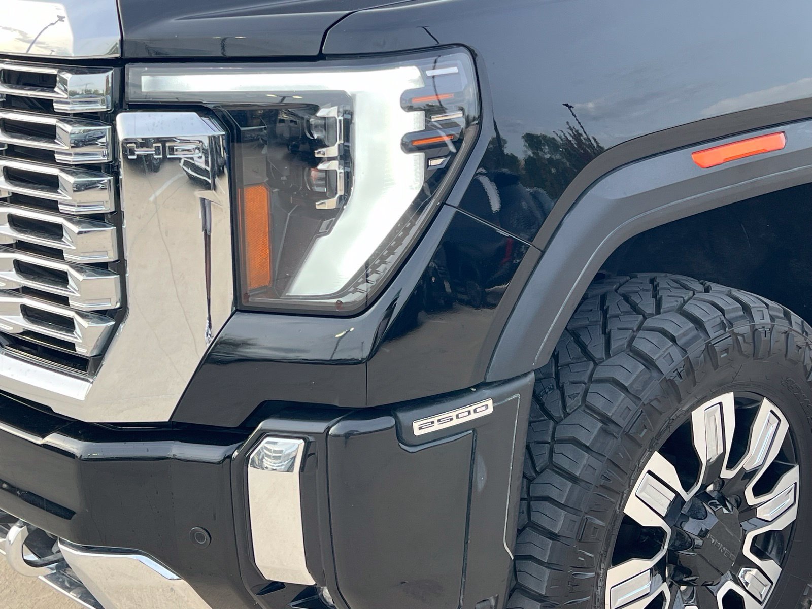 Used 2024 GMC Sierra 2500 Denali w/ Denali Reserve Package AWD/4WD image 16