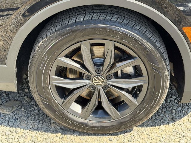 Used 2024 Volkswagen Tiguan Wolfsburg Edition AWD/4WD image 7