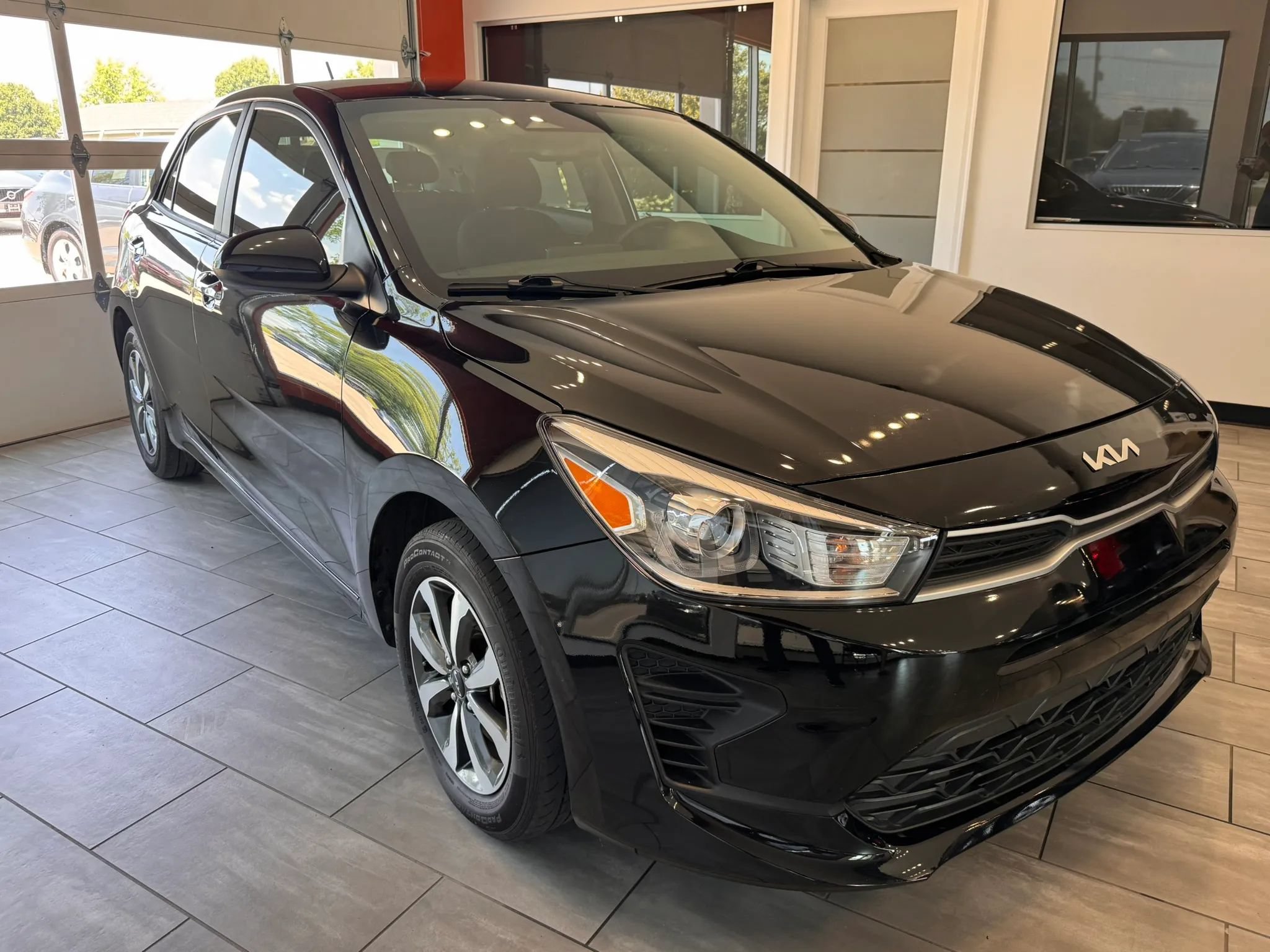 Used 2023 Kia Rio S w/ Technology Package FWD image 2