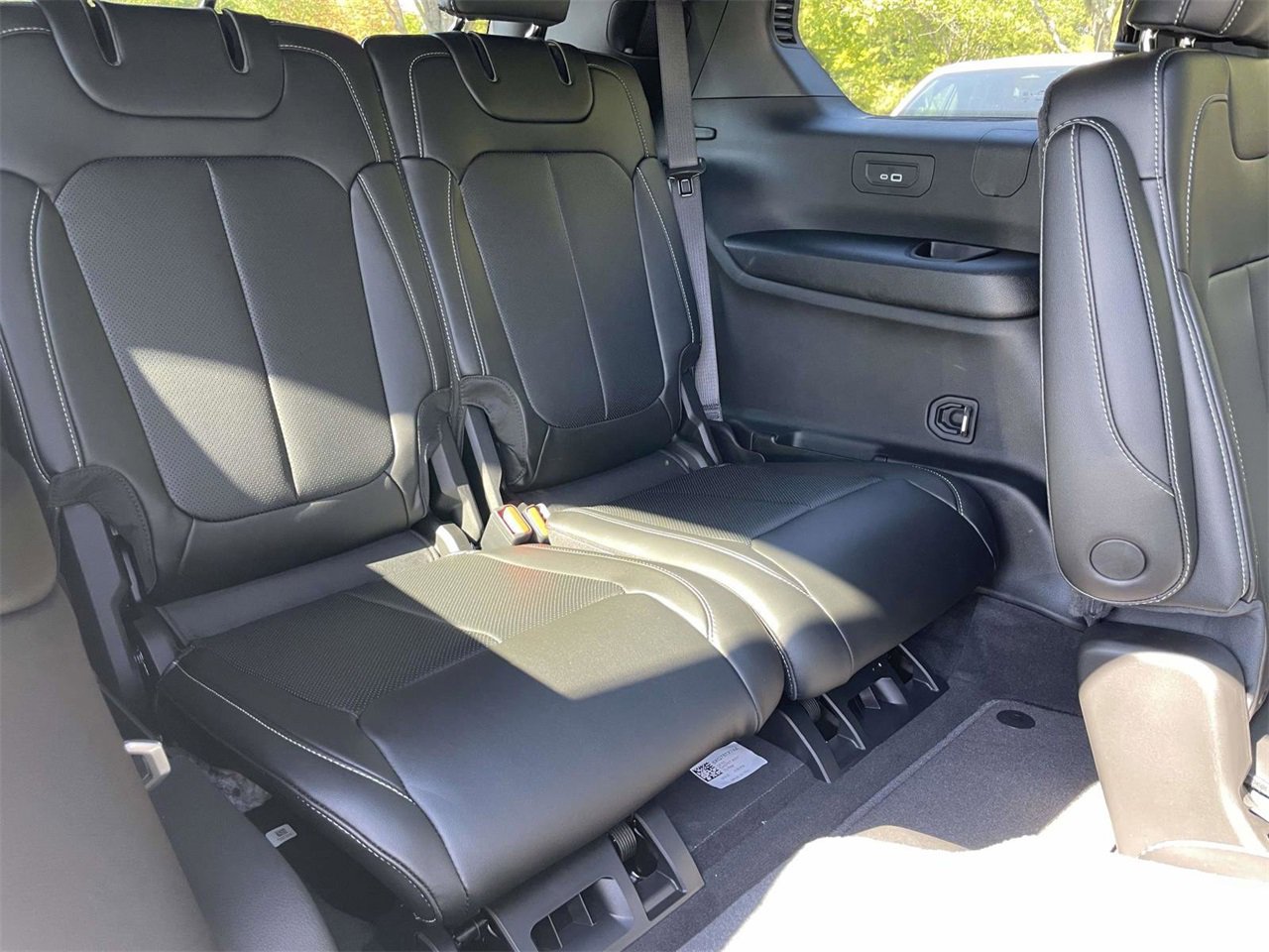 New 2025 Jeep Grand Cherokee L Limited w/ Luxury Tech Group II image 32