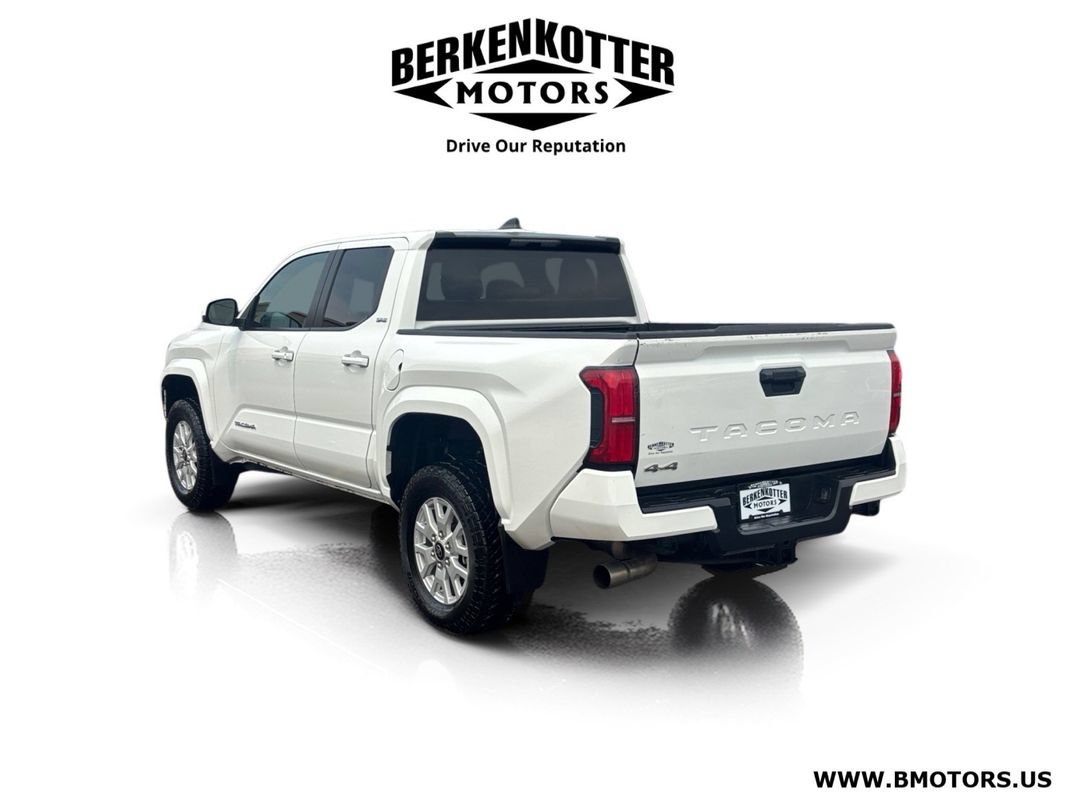 Used 2024 Toyota Tacoma SR5 AWD/4WD image 5