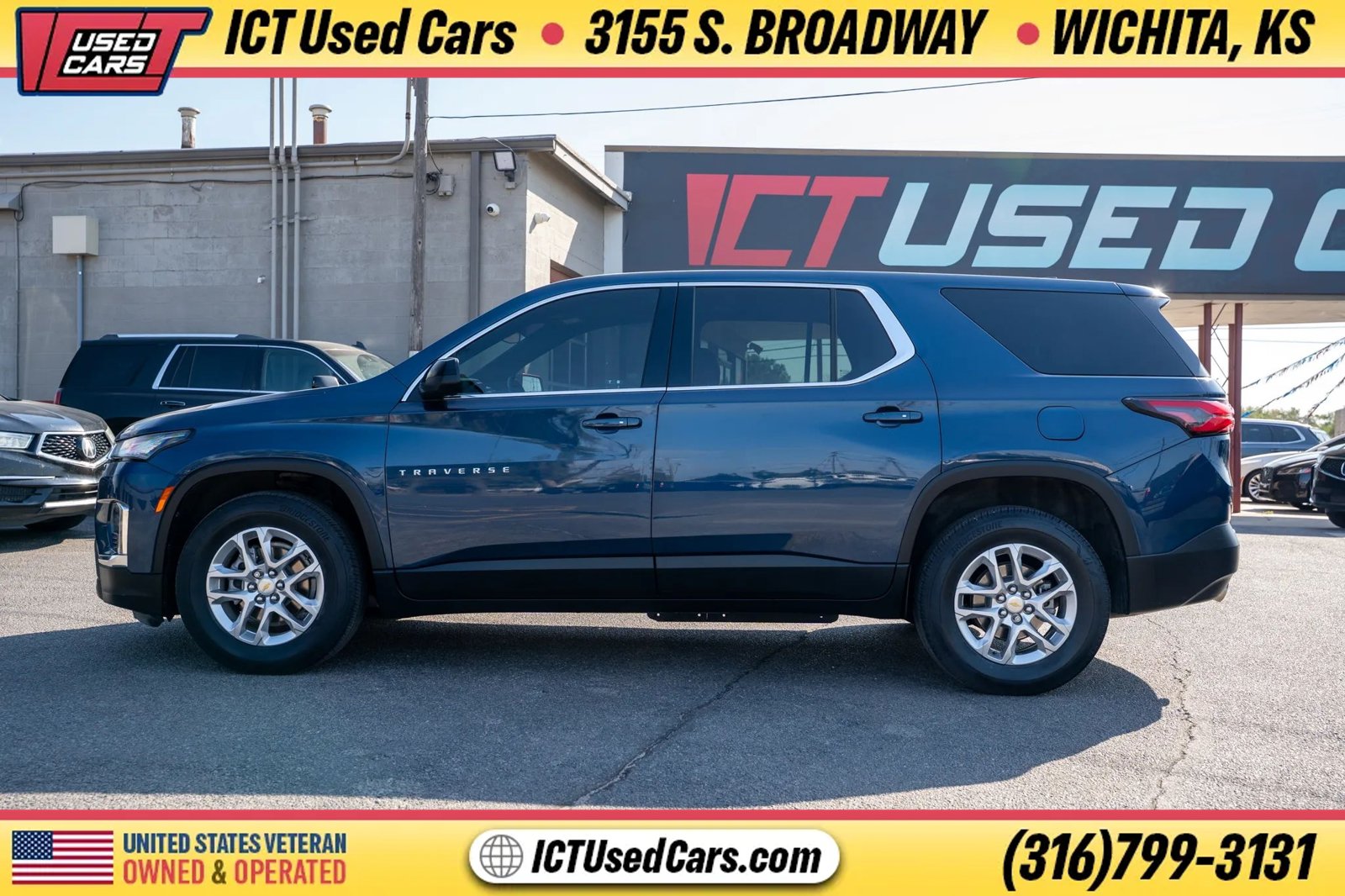 Used 2022 Chevrolet Traverse LS FWD image 2