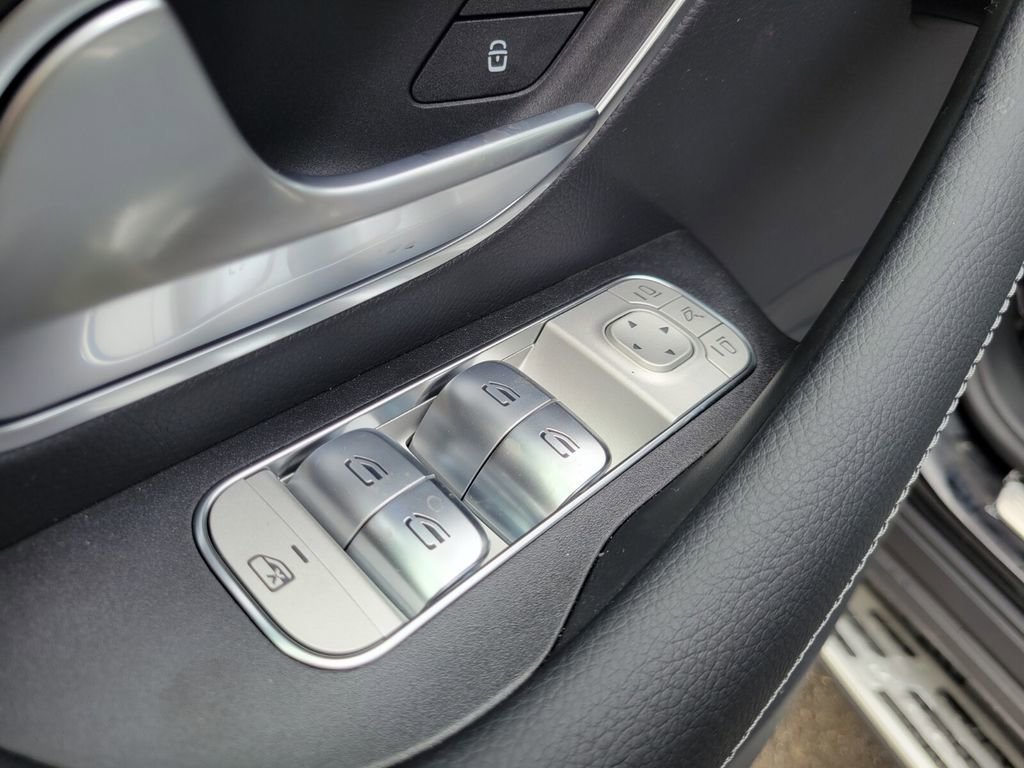 New 2026 Mercedes-Benz GLS 580 4MATIC image 17