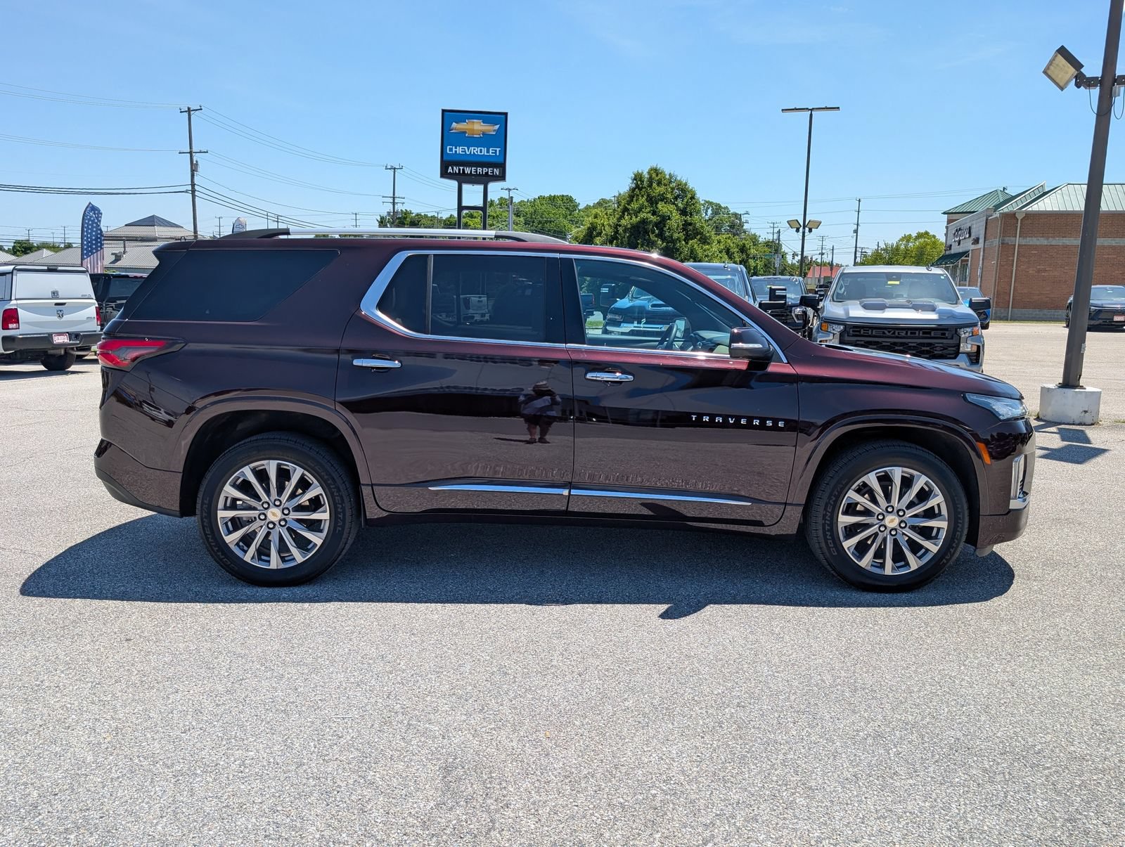 Used 2023 Chevrolet Traverse Premier AWD/4WD image 2