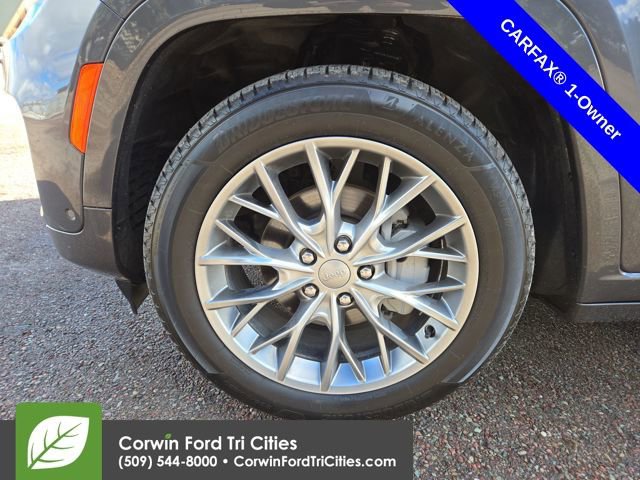 Used 2024 Jeep Grand Cherokee Summit AWD/4WD image 7