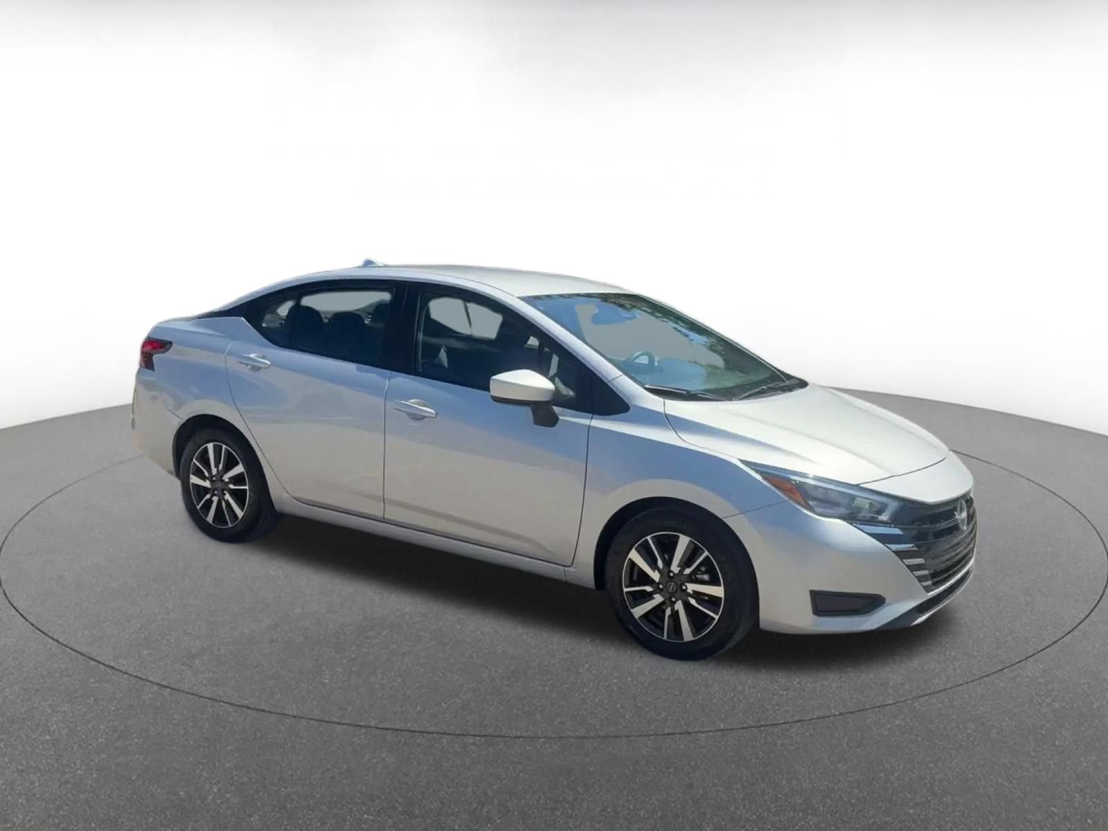 Used 2025 Nissan Versa SV FWD image 2