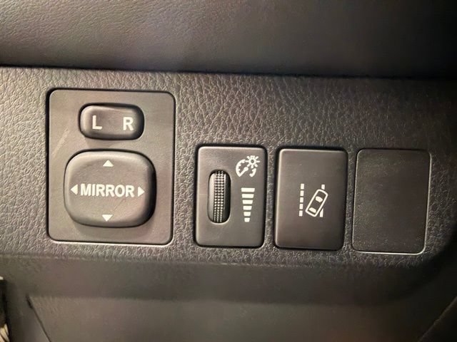 Used 2017 Toyota RAV4 XLE AWD/4WD image 22