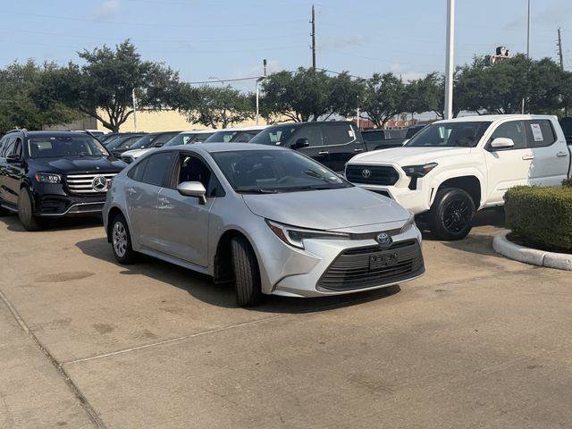 Certified 2025 Toyota Corolla LE FWD image 3