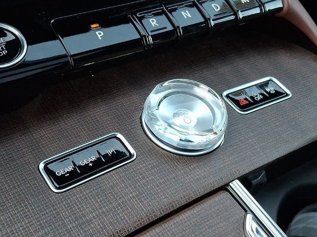 New 2027 Lincoln Navigator Reserve AWD/4WD image 13