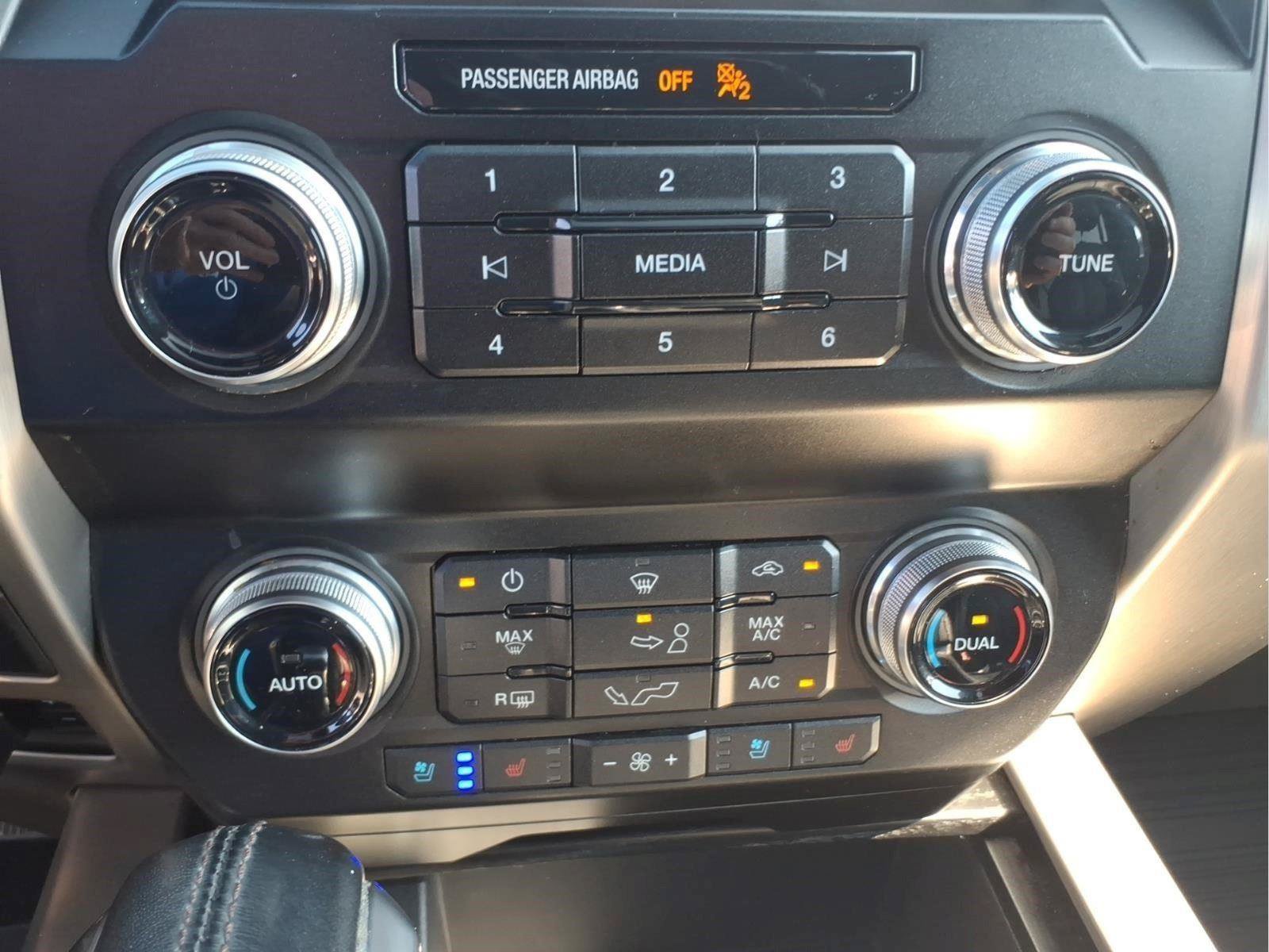 Used 2019 Ford F150 Platinum w/ Equipment Group 701A Luxury AWD/4WD image 24