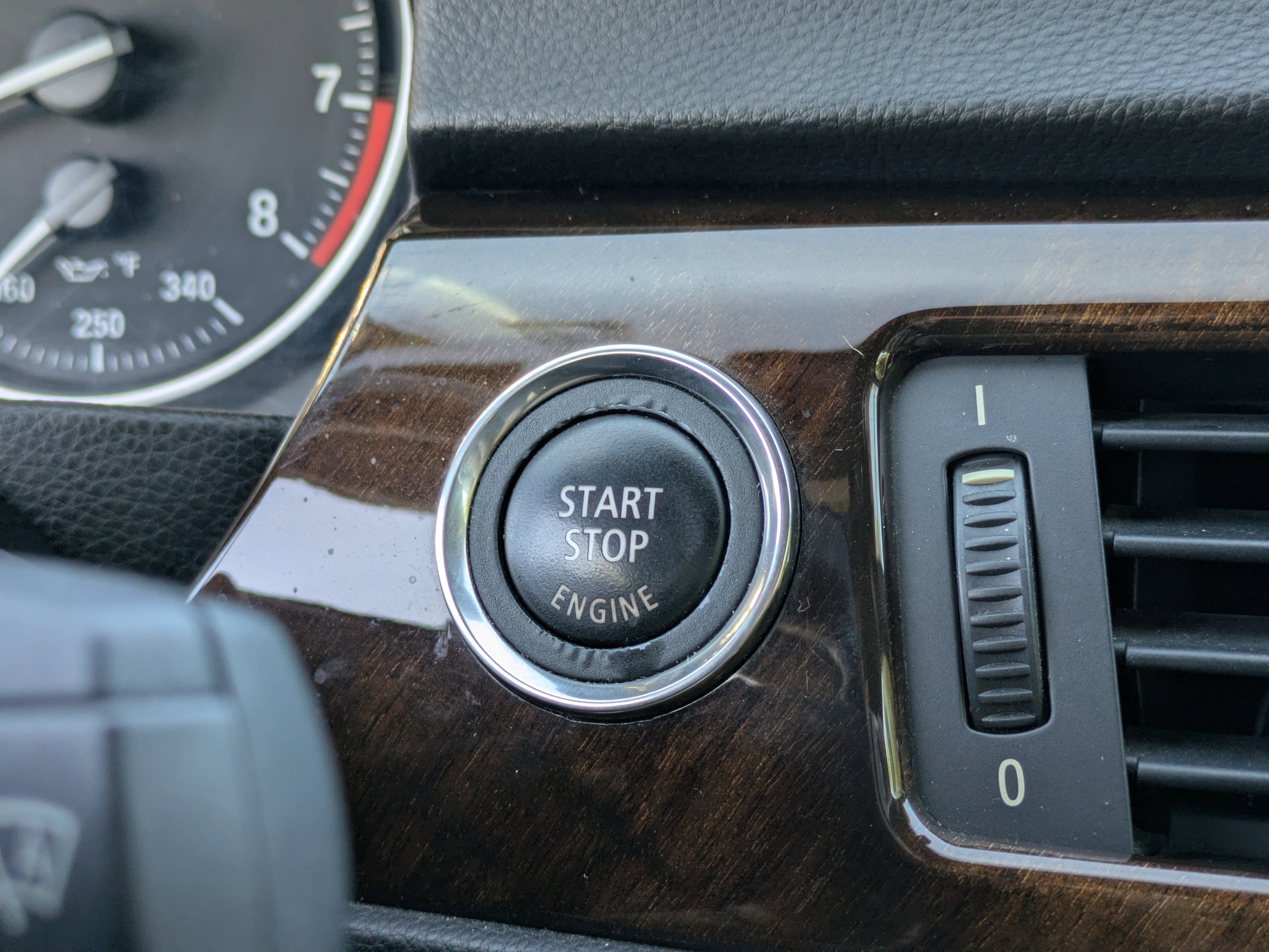 Used 2011 BMW 335i Convertible image 26