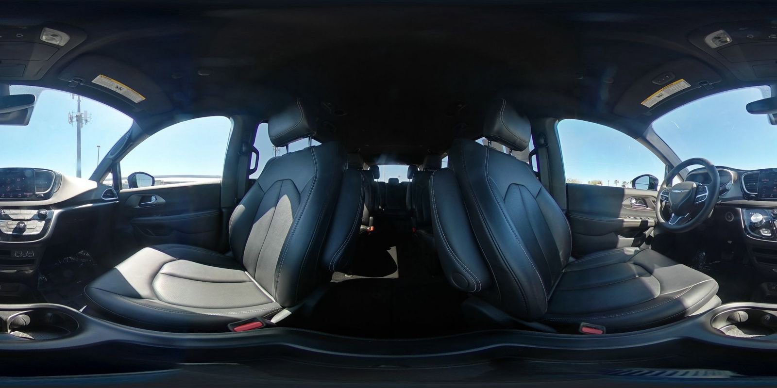 Used 2025 Chrysler Pacifica Select image 43