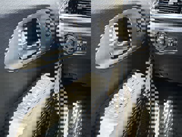 Used 2022 Chrysler Pacifica Limited w/ Uconnect Theater Family Group image 15