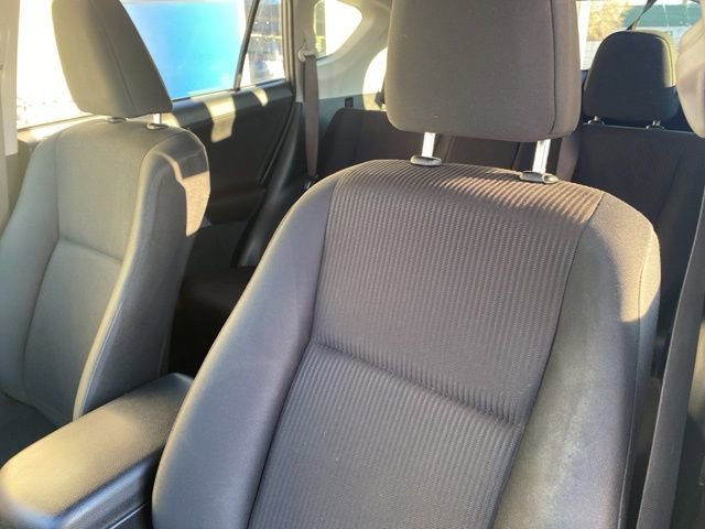 Used 2018 Toyota RAV4 LE image 13