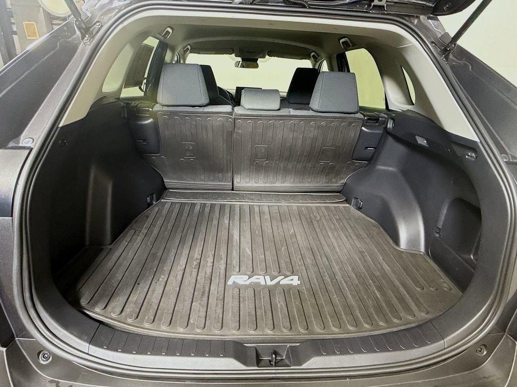 Certified 2021 Toyota RAV4 LE image 26