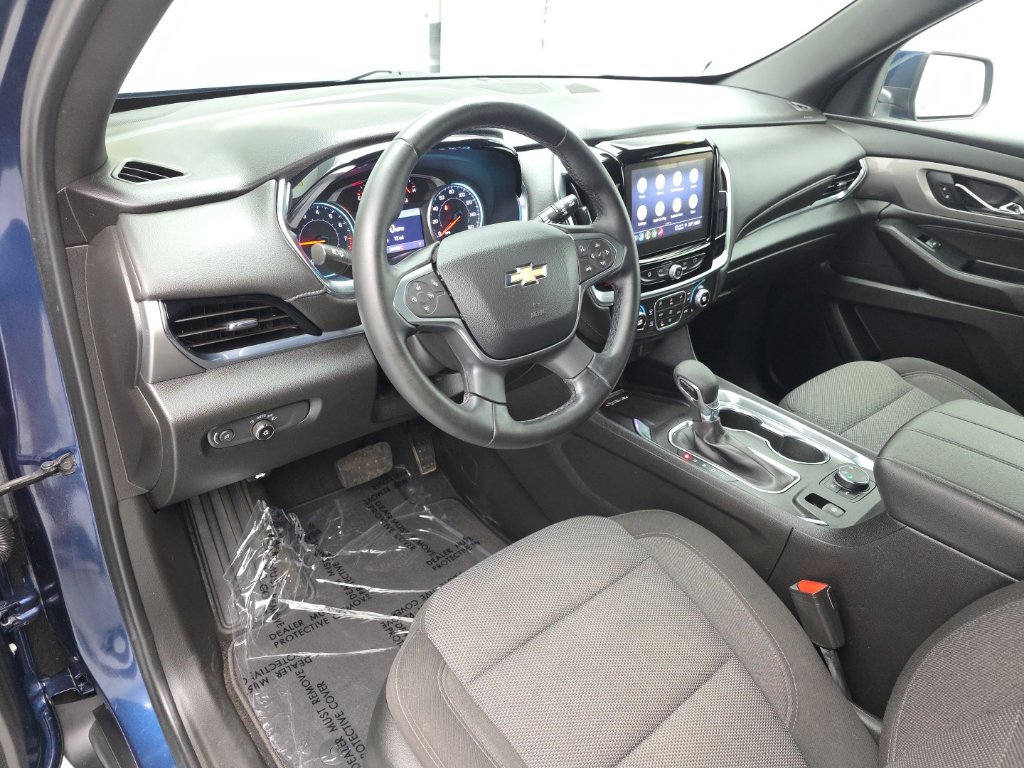 Used 2023 Chevrolet Traverse LT w/ Rear Camera Mirror Package AWD/4WD image 16