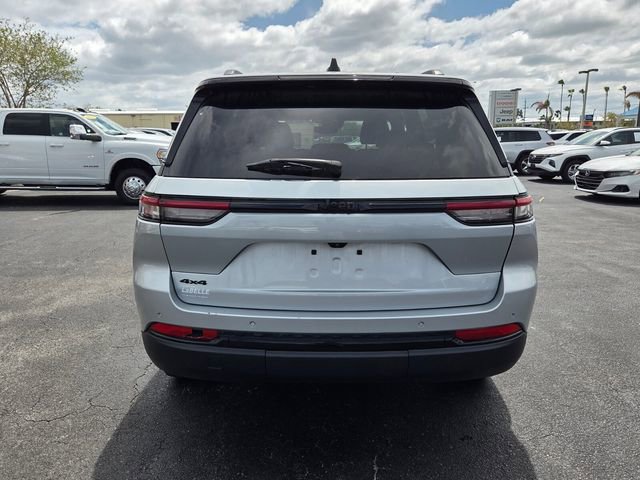 Certified 2024 Jeep Grand Cherokee Altitude image 9