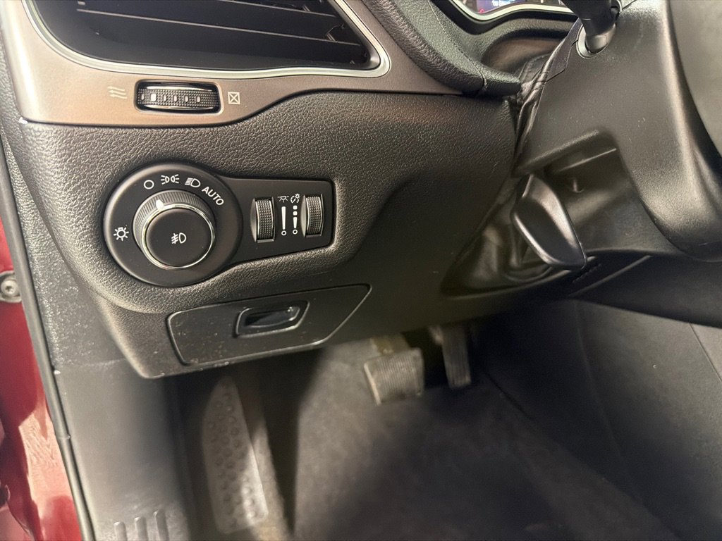 Used 2021 Jeep Cherokee Latitude Lux image 14